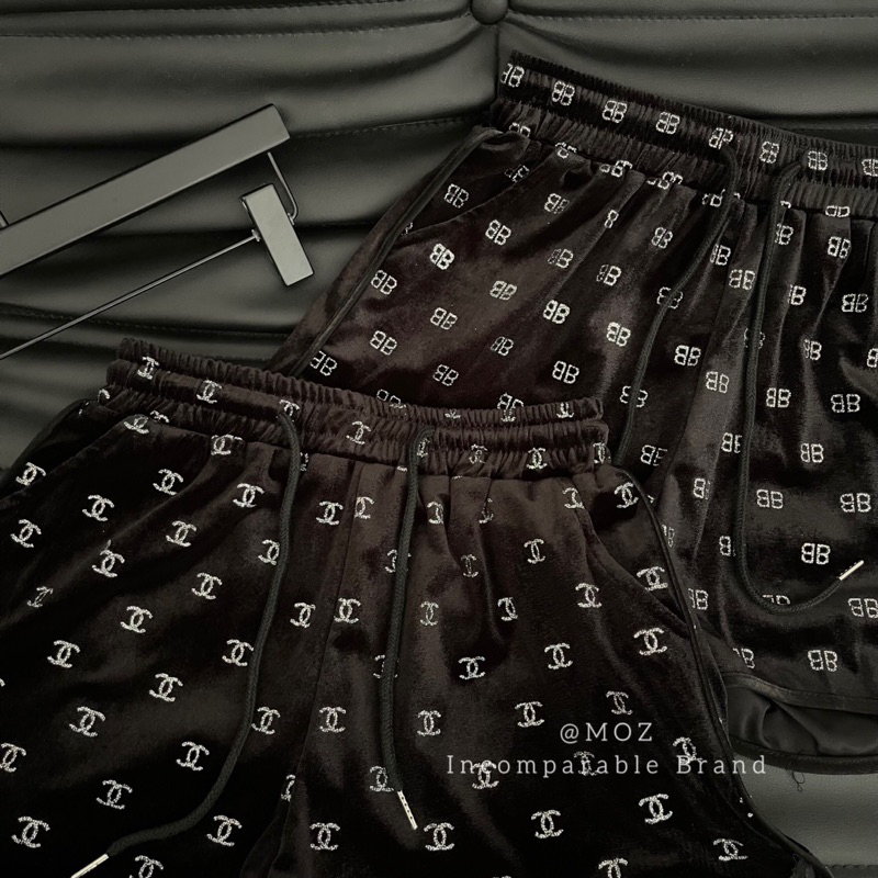 Quần Short Nhung logo đá