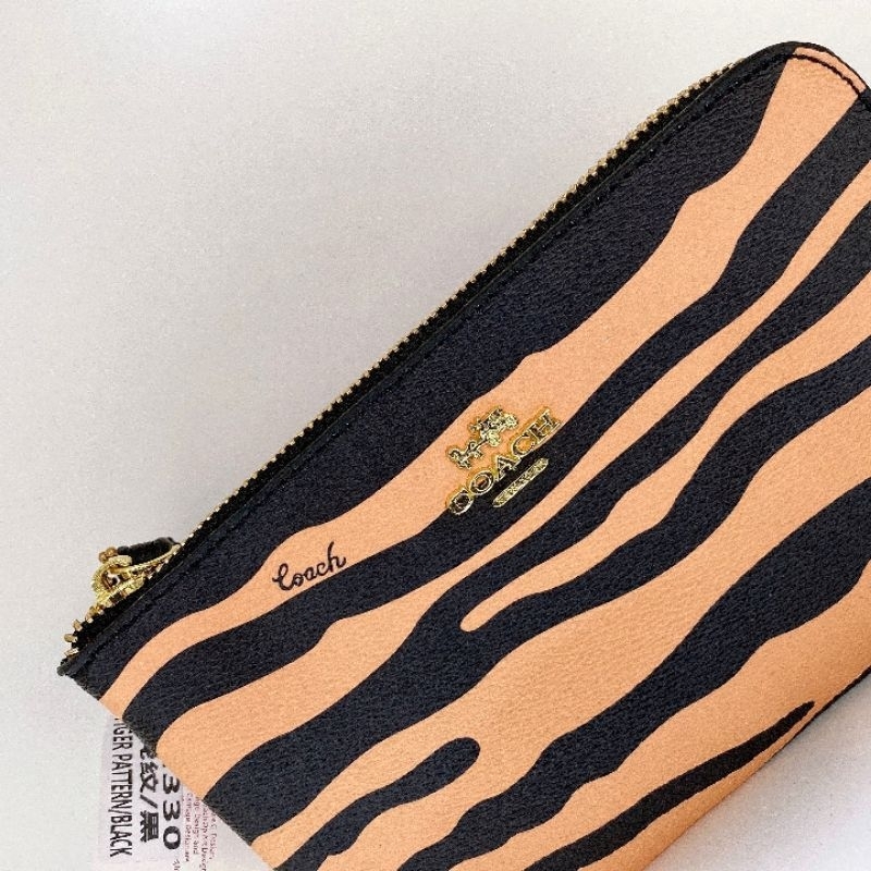 Ví nữ cầm tay Coach kèm móc đeo dáng ví dẹp chất liệu da PU khóa zip màu sắc sang chảnh