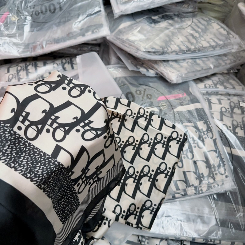 Khăn luạ choàng cổ CD cao cấp , kích thước 65x180cm