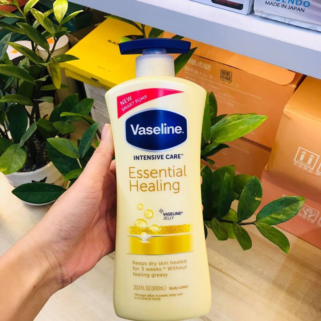 Sữa Dưỡng Thể Vaseline Mỹ Intensive Care Essential Healing VÀNG 725ML