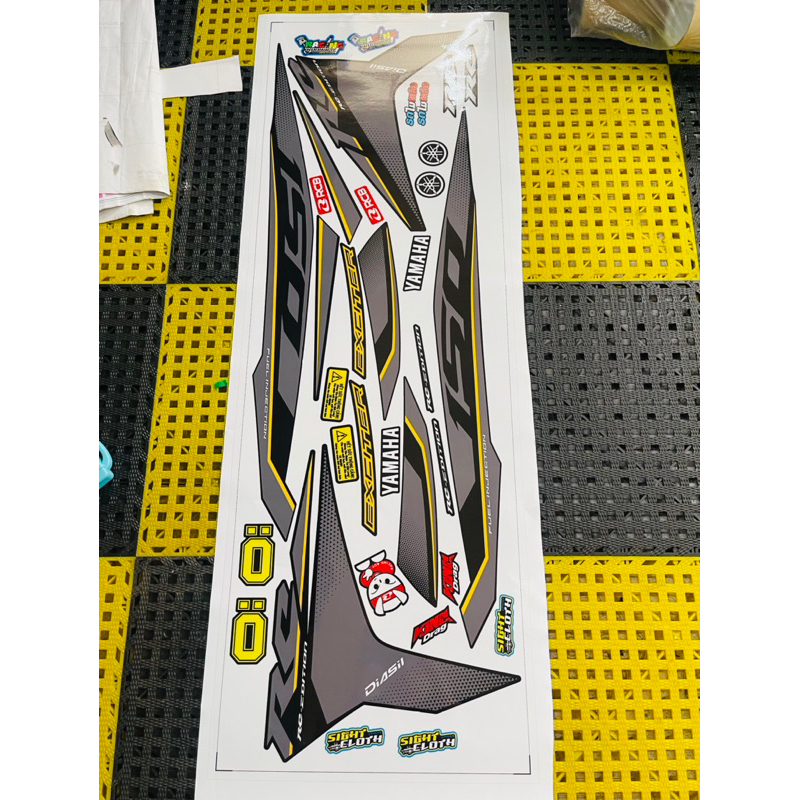 Tem zin exciter rc 150 xám đen