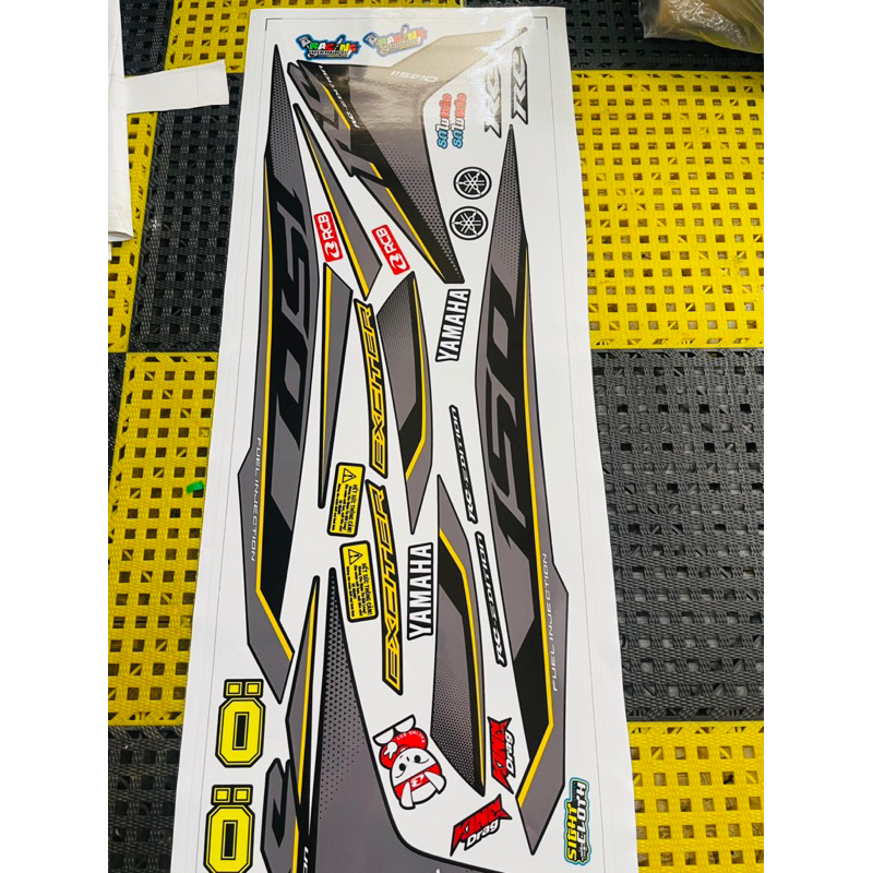 Tem zin exciter rc 150 xám đen