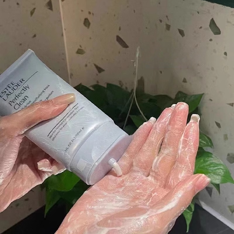 Sữa rửa mặt thanh lọc da ESTEE LAUDER Perfectly Clean 150ml