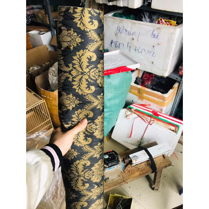 Giấy decal dán đáy lồng chim khổ 1m*1m2  kích thước : 1m*1m2  có 4 mẫu giấy : Kẻ đen, kẻ vàng, kẻ nâu, hoa đen