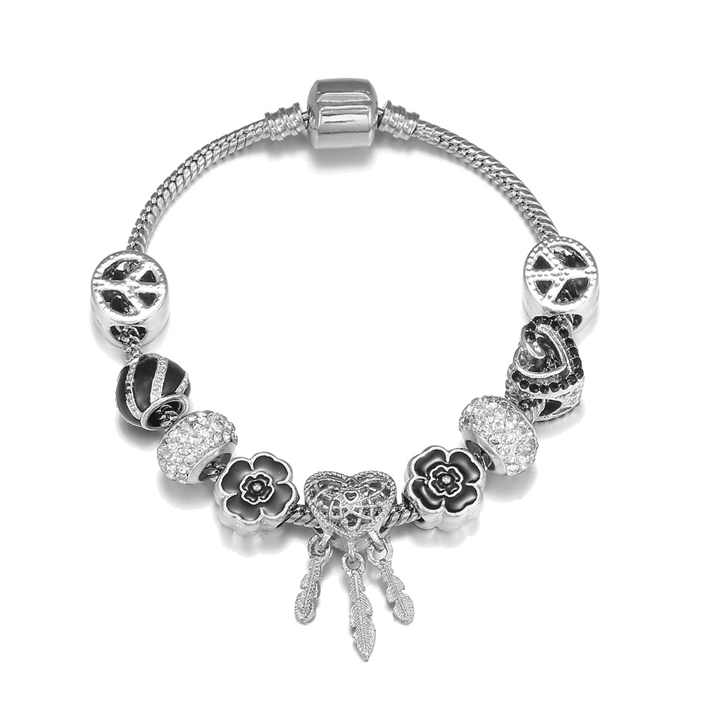 Vòng tay Pandora phối charm trái tim