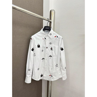 [Hight Quality] Hàng Có Sẵn! Áo Sơ Mi T.1B Trắng Vải Oxford Thêu Hình Biểu Tượng-Hàng Loại 1 Dành Cho Nam Và Nữ