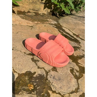 Dép Adidas Adilette 22 slides chính hãng, lỗi vết cắt.