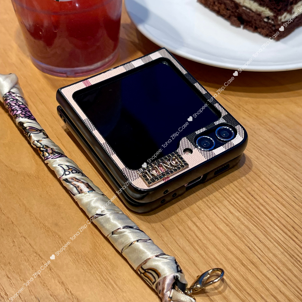 Ốp da Samsung Z Flip 5 kẻ sang chảnh kèm dây xách khăn lụa ZFlip 5/Z Flip5