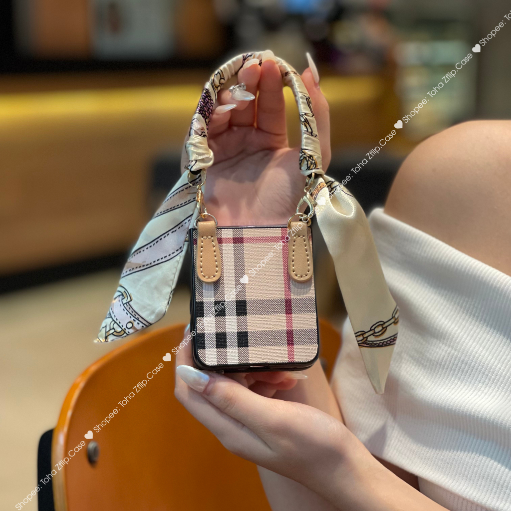 Ốp da Samsung Z Flip 5 kẻ sang chảnh kèm dây xách khăn lụa ZFlip 5/Z Flip5