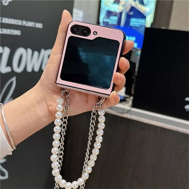 Ốp Z Flip5 - Z Flip4 - Z Flip3 - Flip5 5G chất da màu hồng baby charm em bé cute kèm dây ngọc dễ thương