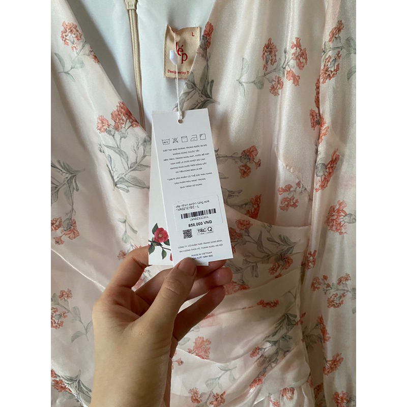 Pass váy hoa nhún eo Lép còn nguyên tag mới 98%