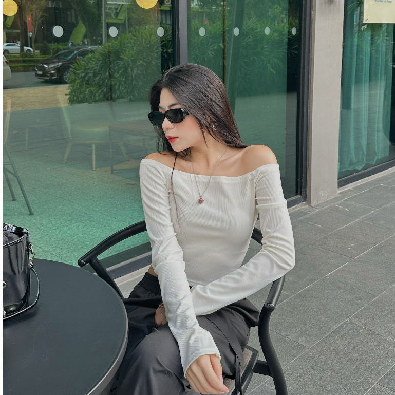 Áo thun gân viền cổ ren - Emma Top Wepretty chất vải co dãn phù hợp với mùa thu