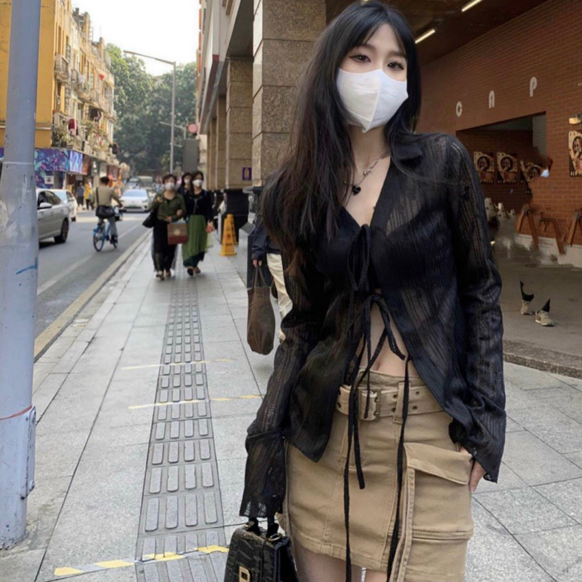 Set 4 Món Áo Sơ Mi Đen Tay Dài + Áo Croptop  + Chân Váy Nâu Kèm Belt