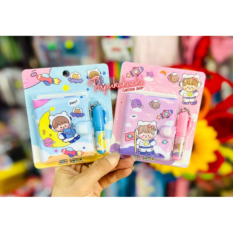 Sổ Mini Khổ A7 Có Nút Bấm Kèm Bút Mẫu Gấu Dâu, Khủng Long, Mèo, Bé Gái Cute