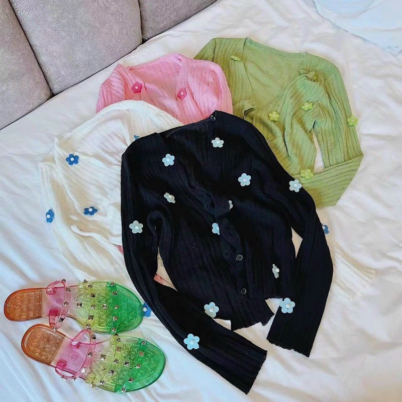 Set áo cặp len hai chi tiết gồm áo hai dây mix cùng cadigan len hoa thêu nổi vintage siêu xinh