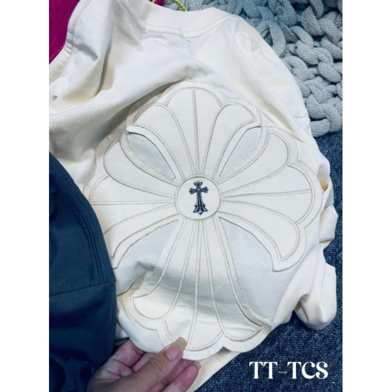 Áo phông chữ thập lưng hàng QCL1