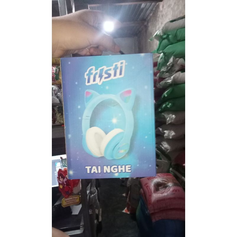 Tại nghe fristi có tài mèo phát sáng