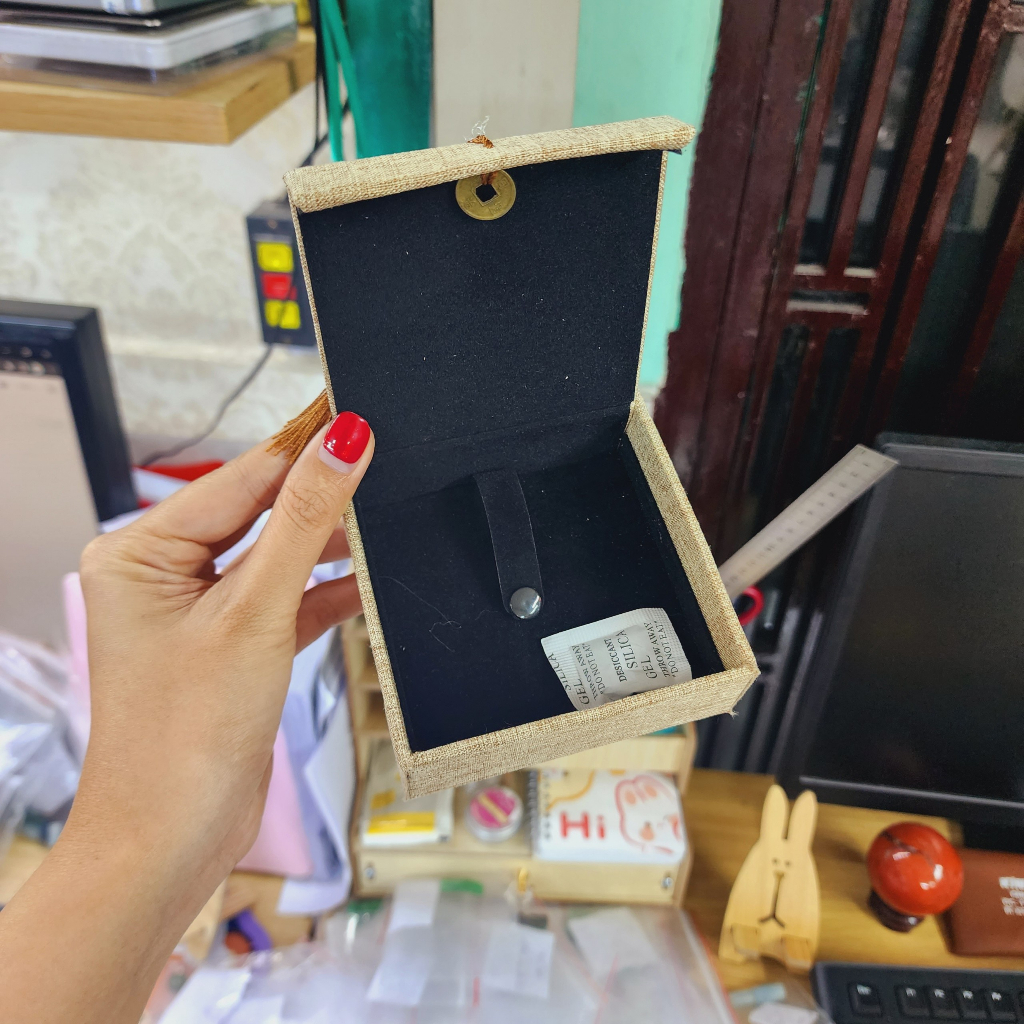 Size 10x10x3,5cm - Hộp Gấm Đựng Vòng Phong Thủy Đẹp Mắt Có Tua Rua Trang Trí
