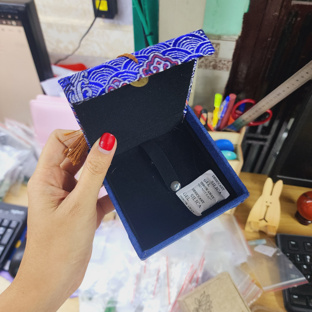 Size 10x10x3,5cm - Hộp Gấm Đựng Vòng Phong Thủy Đẹp Mắt Có Tua Rua Trang Trí