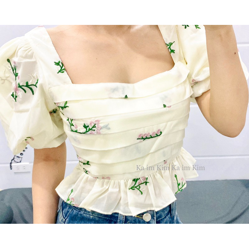 Áo Thêu Hoạ Tiết Lai Bèo - Form Croptop