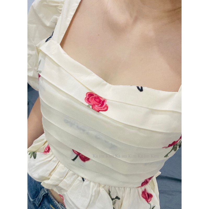 Áo Thêu Hoạ Tiết Lai Bèo - Form Croptop