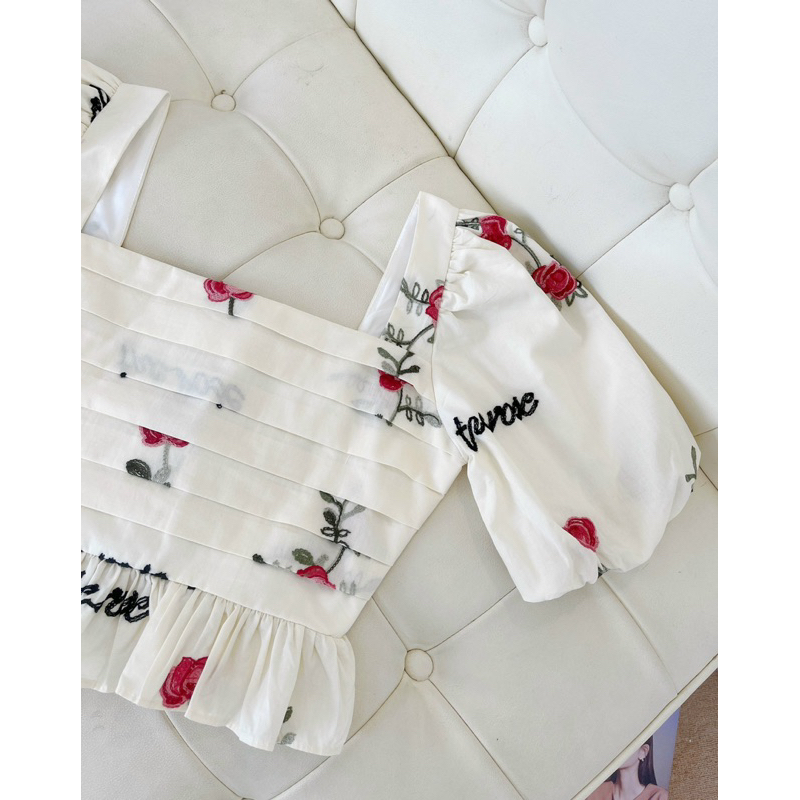 Áo Thêu Hoạ Tiết Lai Bèo - Form Croptop