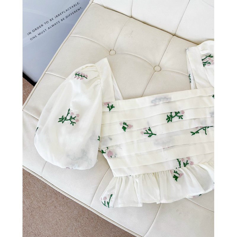 Áo Thêu Hoạ Tiết Lai Bèo - Form Croptop