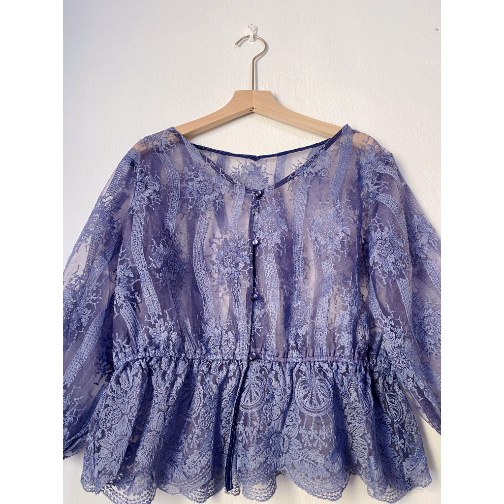 Áo ren kiểu cổ tim tay lửng dáng peplum màu xanh vintage secondhand