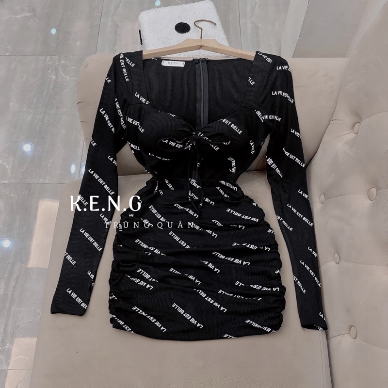 Đầm body phối hoạ tiết chữ siêu xinh