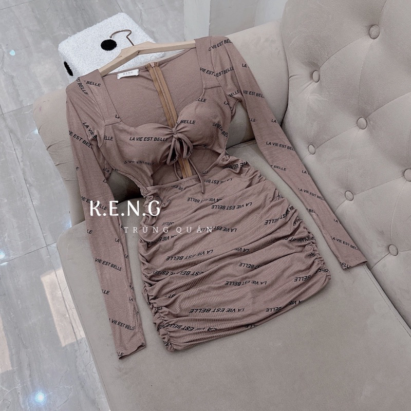 Đầm body phối hoạ tiết chữ siêu xinh