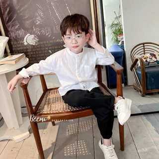 Áo sơ mi trắng dài tay cổ tàu phối túi ngực cho bé
