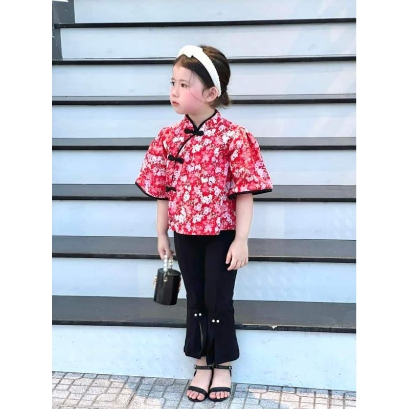 set bộ áo cổ tàu kèm quần loe xẻ đính ngọc cưng xỉu Kem Boutique - sirokemsua
