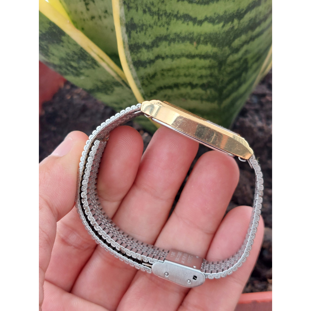 Đồng hồ nam Seiko mặt tank sọc vàng chạy pin hàng Si