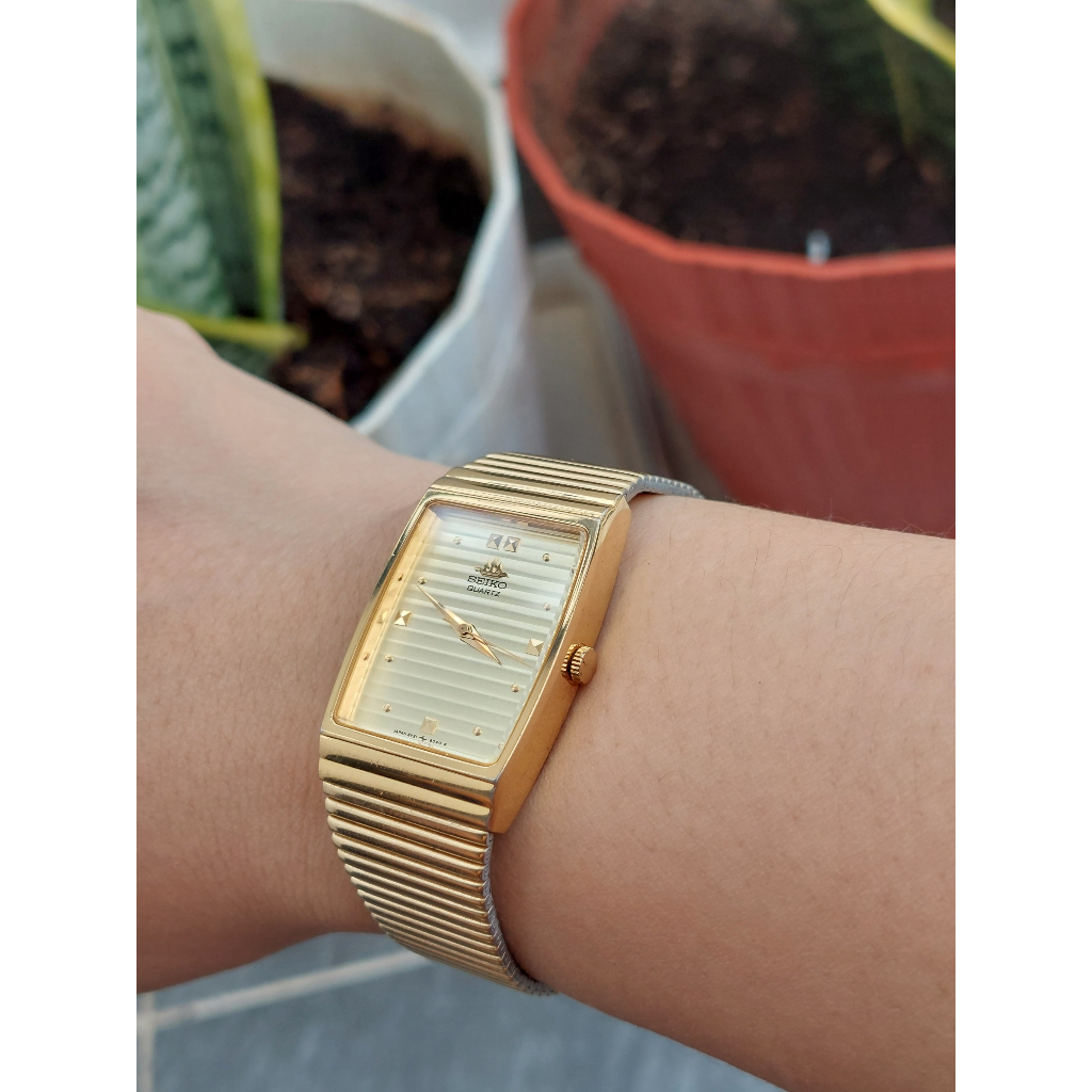 Đồng hồ nam Seiko mặt tank sọc vàng chạy pin hàng Si