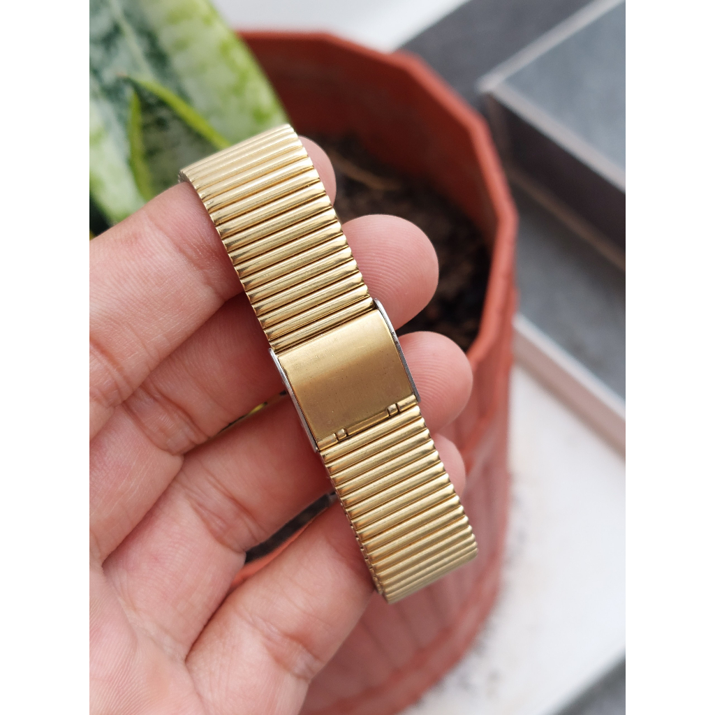 Đồng hồ nam Seiko mặt tank sọc vàng chạy pin hàng Si