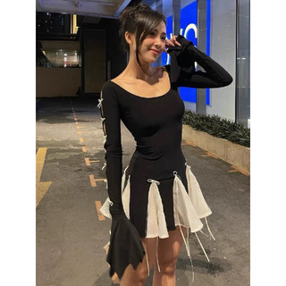 Đầm ngắn cổ thuyền tay dài xẻ đính nơ ống loe bất đối xứng tà xoè bồng bay bổng màu da phong cách tiểu thư đáng yêu