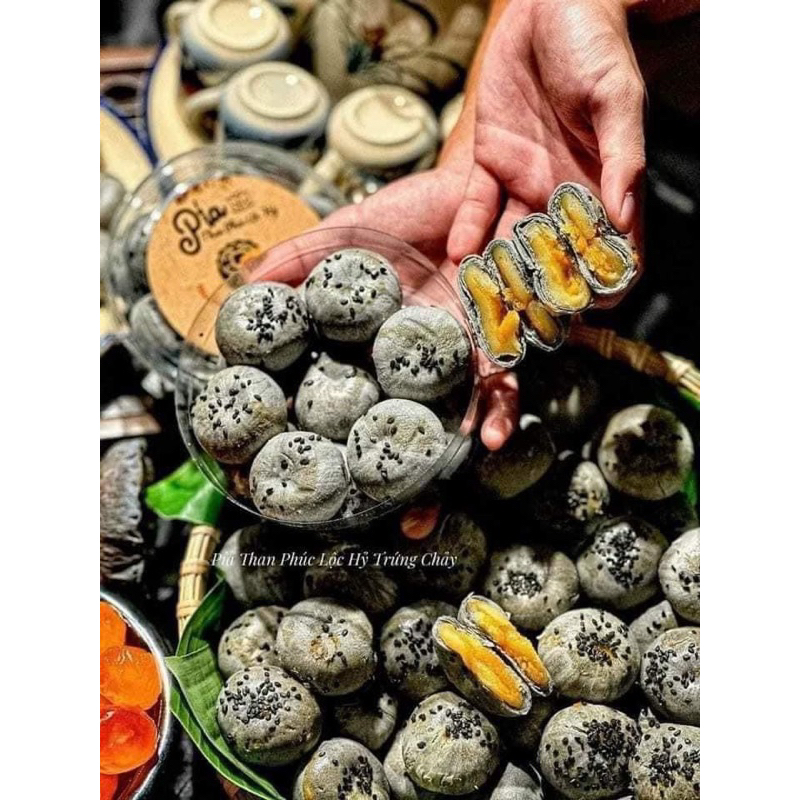 Bánh Pía Kim Sa Trứng Muối Than Tre hộp 300g