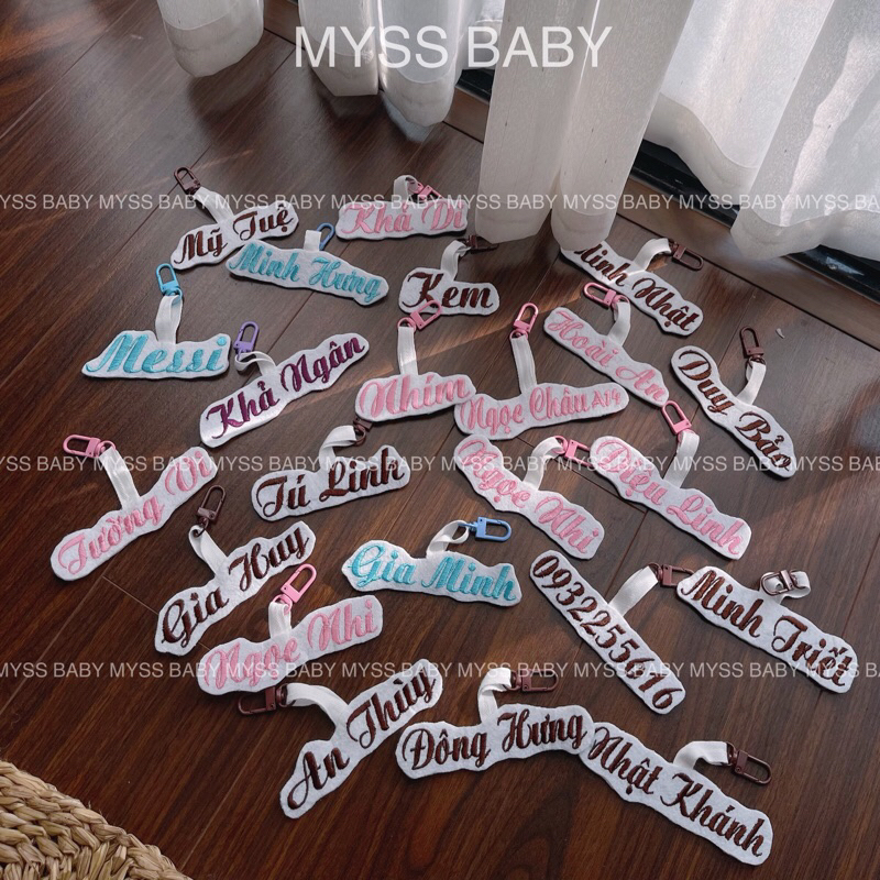 Thẻ tên đeo ba lô cho bé thêu tên theo yêu cầu MYSS BABY