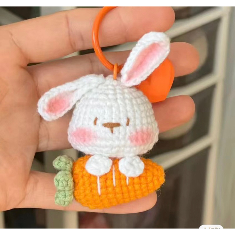 Móc khoá thỏ cà rốt bằng len handmade