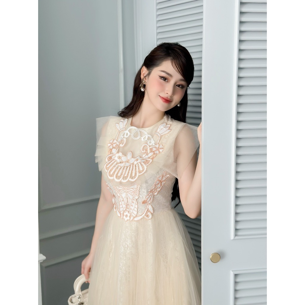 Đầm ren họa tiết sang chảnh chân váy tơ lưới nhiều lớp duyên dáng H011