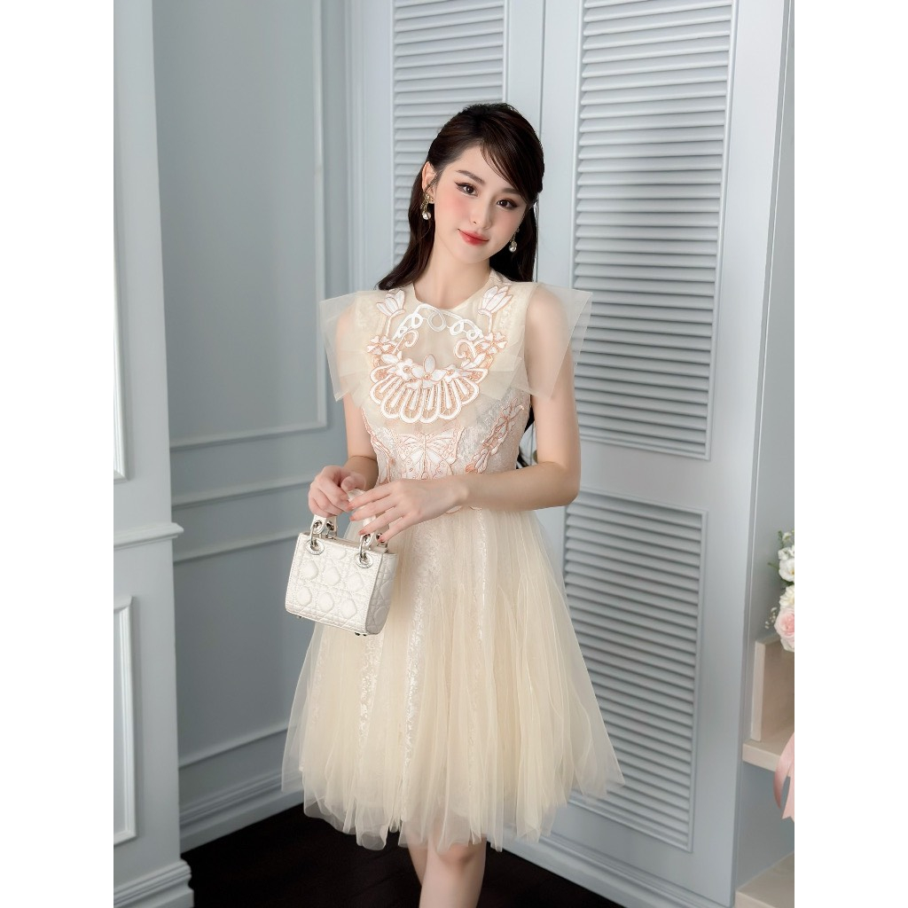 Đầm ren họa tiết sang chảnh chân váy tơ lưới nhiều lớp duyên dáng H011