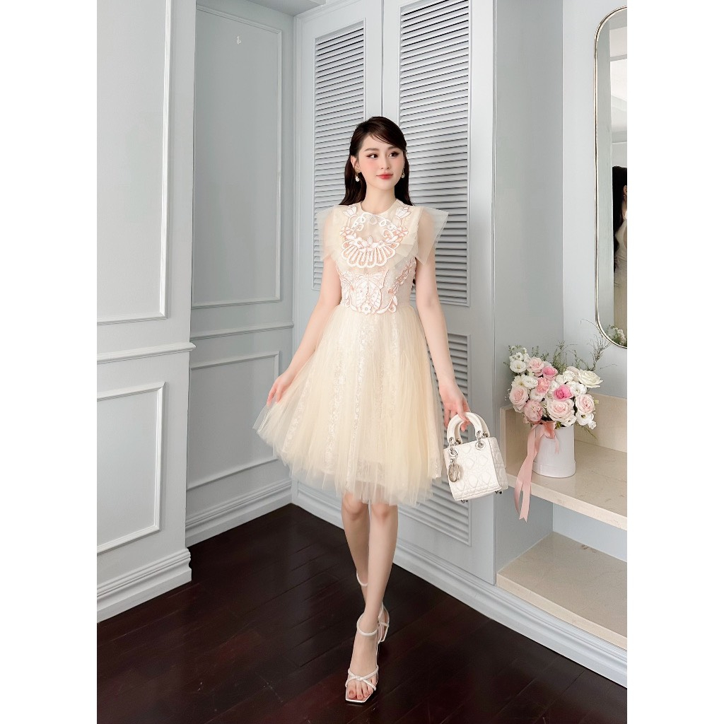 Đầm ren họa tiết sang chảnh chân váy tơ lưới nhiều lớp duyên dáng H011