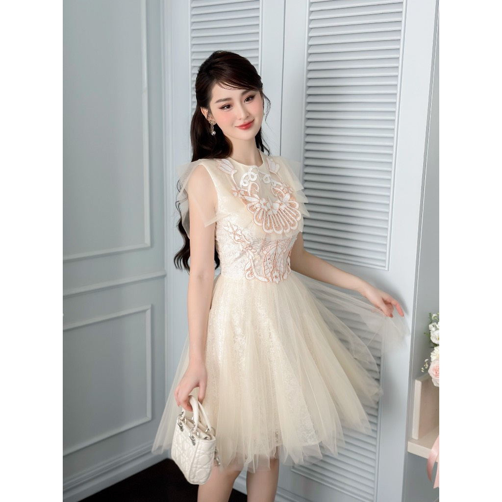 Đầm ren họa tiết sang chảnh chân váy tơ lưới nhiều lớp duyên dáng H011