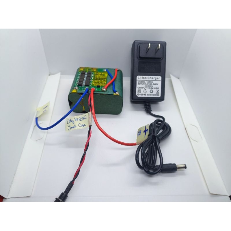 Khối Pin 4S2P_14,4/16,8V kèm adapter sạc 16,8V2A