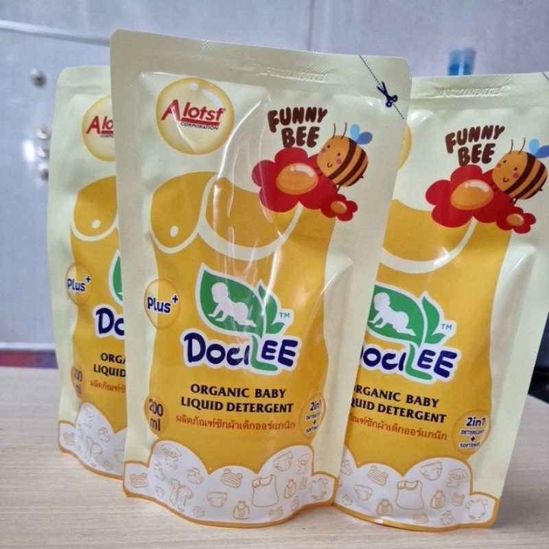 (Dung tích 200ml) Nước GIẶT + XẢ quần áo 2 in 1 Organic Docilee Thái Lan an toàn tiện lợi cho bé