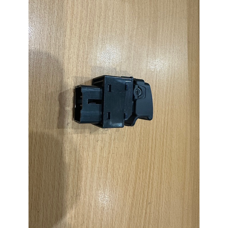 Công tắc lên xuống kính đơn Hyundai Getz