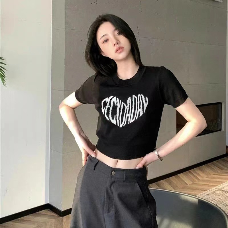 GgFashion Áo thun đan kim cổ tròn, tay ngắn, thêu hình chữ cái trái tim dễ thương