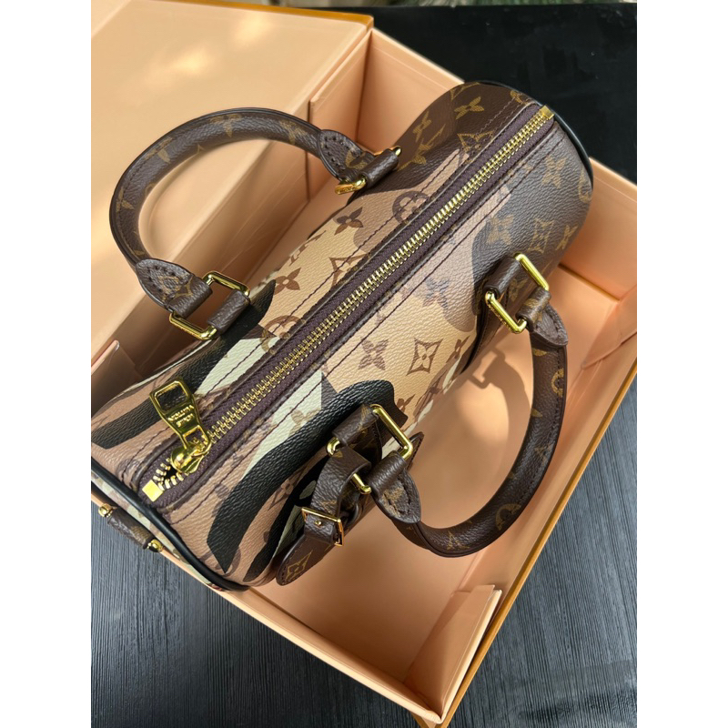 Túi trống nam nữ hoạ tiết Lv