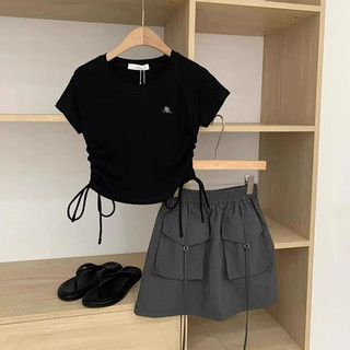 Áo croptop rút eo + chân váy kaki ngắn