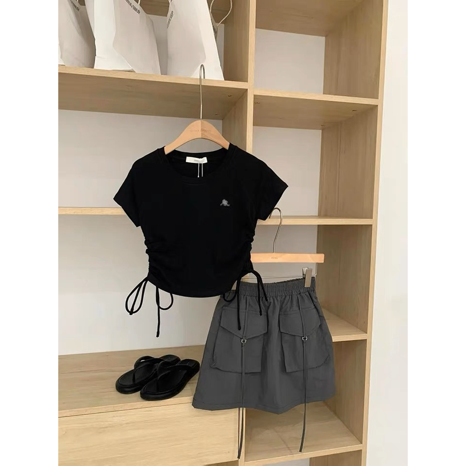 Áo croptop rút eo + chân váy kaki ngắn